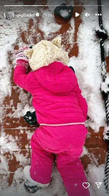 Gigi Hadid Tochter, Khai, im Schnee
